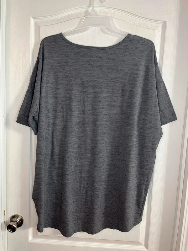 LuLaRoe Women’s Heather Gray Blouse Size 3X.  1095 3