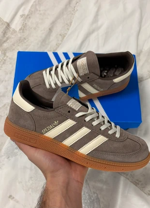 Adidas Handball Spezial Earth Strata Gum – Marron / Brown / Bruin taille 39 1/3, marque: adidas, état: Neuf avec étiquette, taille: 39, 60,00 €, 63,70 € Protection acheteurs incluse