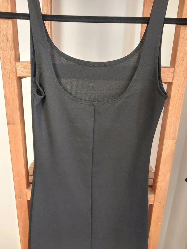 Robe Pull & Bear noire moulante à bretelle - photo numéro 5