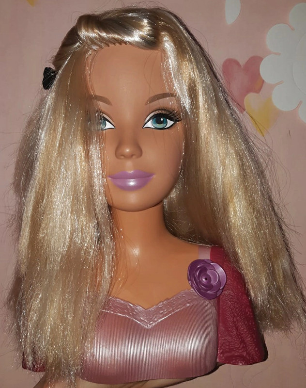 Tête à coiffer Barbie avec accessoires.