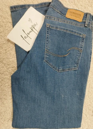 Levi's jeans court , très bon état, taille 🇫🇷 36 •W27, marke: Levi's, zustand: Sehr gut, größe: S / 36 / 8, 14,00 €, 15,40 € beinhaltet Vinted-Käuferschutz Pro