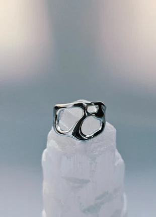 Bague argentée ajourée – design organique et contemporain, brand: y2k, condizioni: Ottime, taglia: Regolabile, €9.80, €10.99 include la Protezione acquisti