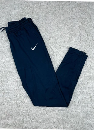 Jogging Nike Soccer vintage marine avec logo brodé | Taille : S, merk: Nike, staat: Heel goed, maat: S, € 17,90, € 19,50 inclusief Kopersbescherming