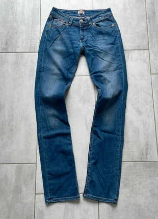 Jean Tommy Hilfiger Denim 27/34 american original, marque: Tommy Hilfiger, état: Très bon état, taille: W27 | FR 36, 15,00 €, 16,45 € Protection acheteurs incluse