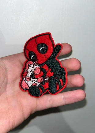 Patch Deadpool Câlin Peluche Licorne Velcro, merk: Deadpool, staat: Nieuw zonder prijskaartje, € 10,00, € 11,20 inclusief Kopersbescherming