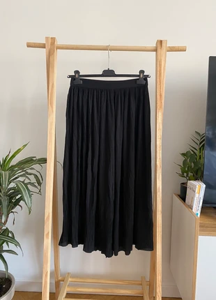 Pantacourt plissé noir Zara – Élégant & fluide – Taille XS / 34, merk: Zara, staat: Goed, maat: XS / 34 / 6, € 8,00, € 9,10 inclusief Kopersbescherming