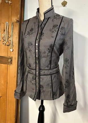 Magnifique chemisier gris à détails en velours vintage y2k style asiatique, merk: Vintage, staat: Heel goed, maat: L / 40 / 12, € 18,00, € 19,60 inclusief Kopersbescherming Pro