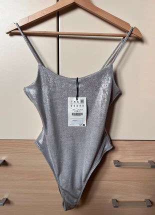 Body argenté taille m Pull & Bear neuf avec étiquette, marque: Pull & Bear, état: Neuf avec étiquette, taille: M / 38 / 10, 18,00 €, 19,60 € Protection acheteurs incluse