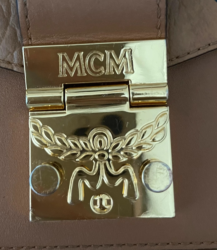 พร้อมส่ง MCM Millie Flap Crossbody Visetos Leather Block Medium
