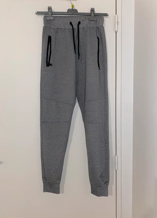 Jogging in the style taille M 38, merk: In The Style, staat: Heel goed, maat: M, € 7,00, € 8,05 inclusief Kopersbescherming