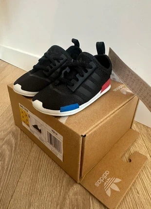 Chaussures adidas neuves, marque: adidas, état: Neuf avec étiquette, taille: 19, 16,00 €, 17,50 € Protection acheteurs incluse