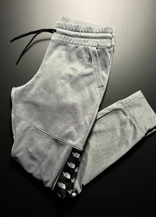 Jogging The North Face Taille S Femme gris (S127), marque: The North Face, état: Très bon état, taille: S / 36 / 8, 25,00 €, 26,95 € Protection acheteurs (Pro) incluse