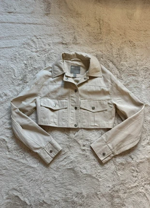 Veste en jean beige - Taille courte, poches à rabat, boutons argentés, marke: ASOS, zustand: Sehr gut, größe: XXS / 32 / 4, 6,00 €, 7,00 € inklusive Vinted-Käuferschutz