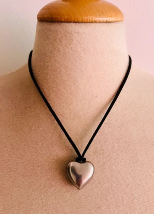Collier pendentif coeur avec cordon, marque: Shein, état: Neuf sans étiquette, 2,00 €, 2,80 € Protection acheteurs incluse