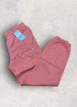 Jogging Nike Essentials Taille S Femme - Neuf avec étiquette, brand: Nike, condition: New with tags, size: S / 36 / 8, €31.90, €34.20 includes Buyer Protection Pro