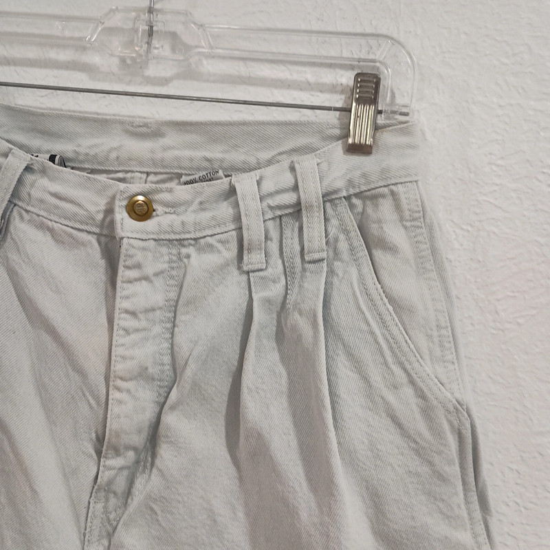 Vtg. Bill Blass Light Wash Denim Mom Shorts 2