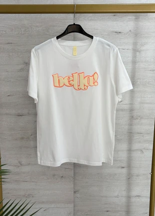 Camiseta blanca básica con un toque de color y un diseño moderno., marca: Local, estado: Novo com etiquetas, tamanho: Tamanho único, €5.00, €5.95 inclui Proteção do Comprador