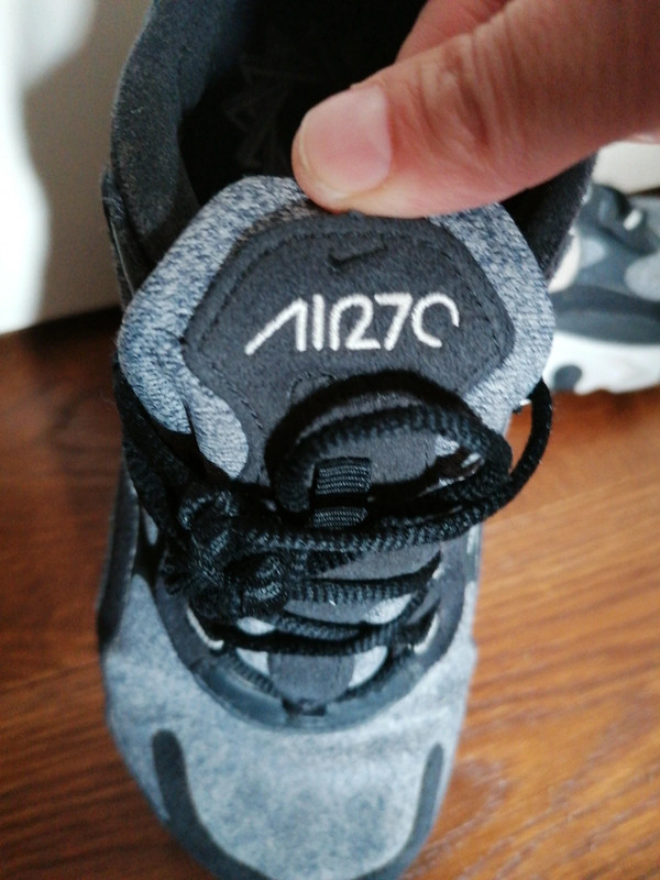 Scarpe da ginnastica in tela Nike Air 70 nere e grigie con i lacci e suola bianca e nera