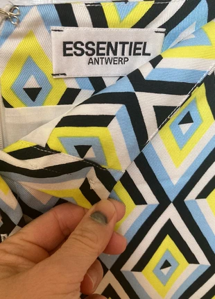 Middellange rok Essentiel, marque: Essentiel, état: Neuf sans étiquette, taille: S / 36 / 8, 20,00 €, 21,70 € Protection acheteurs incluse