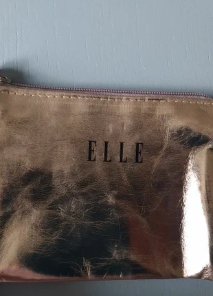Petite trousse à maquillage dorée, marque: ELLE, état: Bon état, 1,50 €, 2,28 € Protection acheteurs incluse