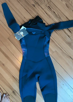 Combi 3/2 roxy neuve, marque: Roxy, état: Neuf avec étiquette, taille: S / 36 / 8, 150,00 €, 158,20 € Protection acheteurs incluse