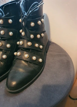 Bottines Zara noires avec perles, merk: Zara, staat: Heel goed, maat: 37, € 10,00, € 11,20 inclusief Kopersbescherming