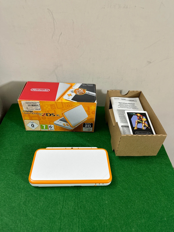 New Nintendo 2ds XL bianco arancio con scatola e manuali