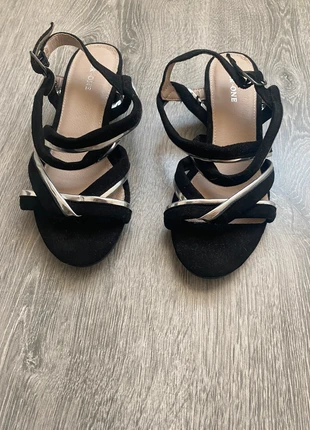 Sandalias sin estrenar | talla 36 | negro detalles en plateado, marca: Pier One, estado: Nuevo sin etiquetas, tamaño: 36, 9,00 €, 10,15 € Protección al comprador incluida