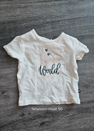Shirt "Hello world", marque: New Born, état: Bon état, taille: 1-3 mois / 56 cm, 1,00 €, 1,75 € Protection acheteurs incluse