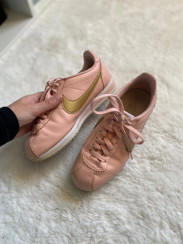 Nike cortez rose et or Vinted