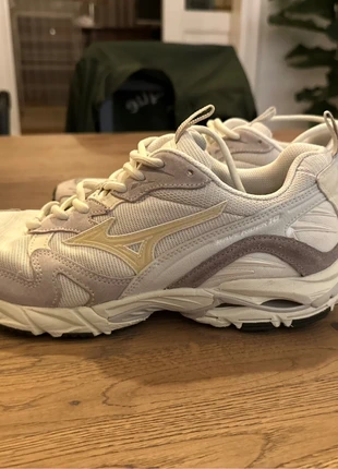 MIZUNO waverider 14, marque: MIZUNO, état: Très bon état, taille: 42,5, 45,00 €, 47,95 € Protection acheteurs incluse