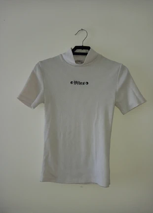 Tee-shirt moulant vibes, brand: Jennyfer, condition: Good, size: XS, €2.00, €2.80 includes Buyer Protection
