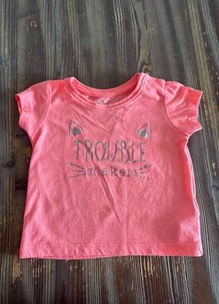 Shirt, merk: Primark, staat: Heel goed, maat: 9-12 maanden / 74 cm, € 1,00, € 1,75 inclusief Kopersbescherming