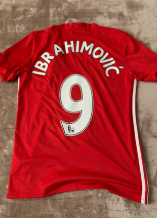 Maillot ibrahimovic Manchester united, marque: adidas, état: Très bon état, taille: S, 70,00 €, 74,20 € Protection acheteurs incluse