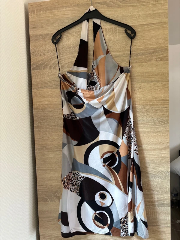 Robe dos nu - photo numéro 3