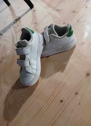 Basket Adidas Garçon 23, marque: adidas, état: Satisfaisant, taille: 23, 1,00 €, 1,75 € Protection acheteurs incluse