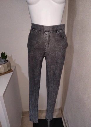 🖤 Jegging H&M gris délavé – Taille 170, merk: H&M, staat: Heel goed, maat: 14 jaar / 164 cm, € 6,00, € 7,00 inclusief Kopersbescherming
