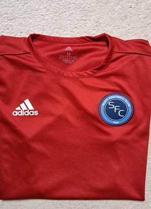 Tshirt Adidas Sport M, marque: adidas, état: Très bon état, taille: M, 12,00 €, 13,30 € Protection acheteurs (Pro) incluse