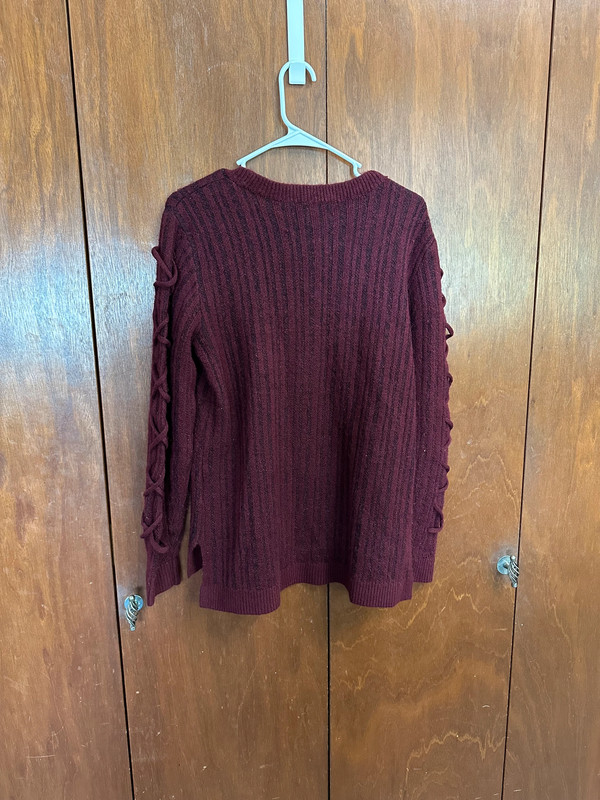 Burgundy Sweater Size Medium 2