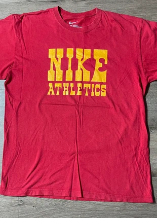 T-shirt Nike Athletics – Rouge (Taille L), marque: Nike, état: Très bon état, taille: L, 8,00 €, 9,10 € Protection acheteurs incluse