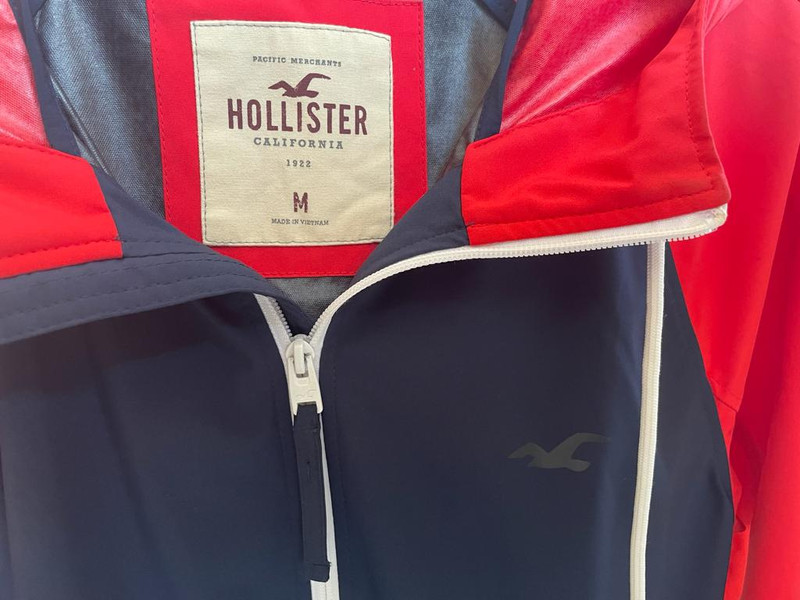 Hollister deals k way