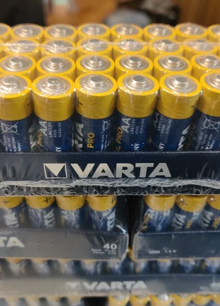 200 piles AA Varta, brand: VARTA, condizioni: Nuovo con cartellino, €40.00, €42.70 include la Protezione acquisti Pro