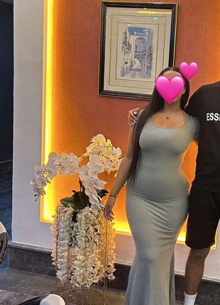 Robe moulante grise, merk: Shein, staat: Heel goed, maat: M / 38 / 10, € 10,00, € 11,20 inclusief Kopersbescherming