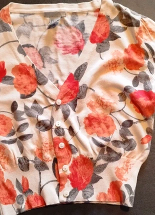 Adorable petit cardigan T.36, merk: H&M, staat: Heel goed, maat: S / 36 / 8, € 2,00, € 2,80 inclusief Kopersbescherming