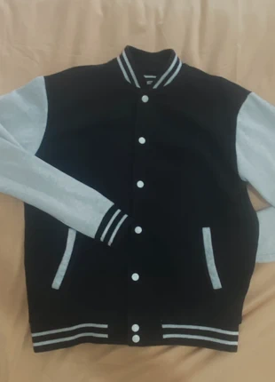 Giacca Student Varsity Nera XS, brand: Varsity, condizioni: Nuovo senza cartellino, taglia: XS / IT 38 / EU 34, €25.00, €26.95 include la Protezione acquisti