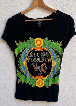 Maglia t-shirt Versace 🌸, merk: Versace Jeans Couture, staat: Heel goed, maat: S / 36 / 8, € 25,00, € 26,95 inclusief Kopersbescherming Pro