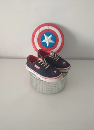 Bambas de niño de Marvel talla28, merk: Marvel, staat: Goed, maat: 28, € 3,00, € 3,85 inclusief Kopersbescherming