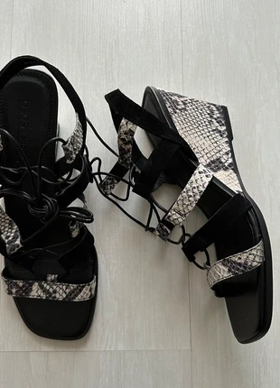 Sandales compensées - motif python et noir - neuves - ASOS - 40, marque: ASOS, état: Neuf sans étiquette, taille: 40, 13,00 €, 14,35 € Protection acheteurs incluse