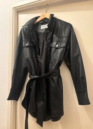 Veste en cuire, marke: Boutique indépendante, zustand: Sehr gut, größe: S / 36 / 8, 9,00 €, 10,15 € inklusive Vinted-Käuferschutz