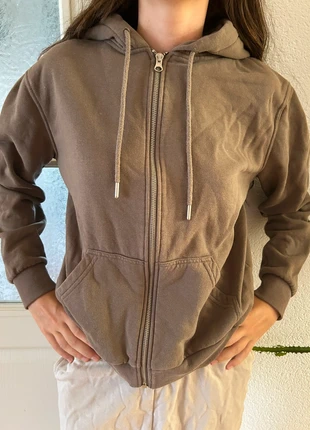 Veste à capuche zippée kaki H&M, marca: H&M, estado: Muito bom, tamanho: XS / 34 / 6, €3.50, €4.38 inclui Proteção do Comprador